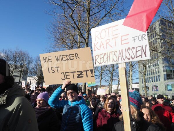 Zehntausende Menschen Bei Demos Gegen Rechts Auf Bayerns Straßen